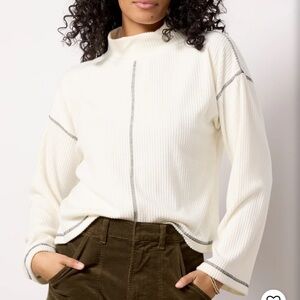 Evereve White Sweater with Gray Accents